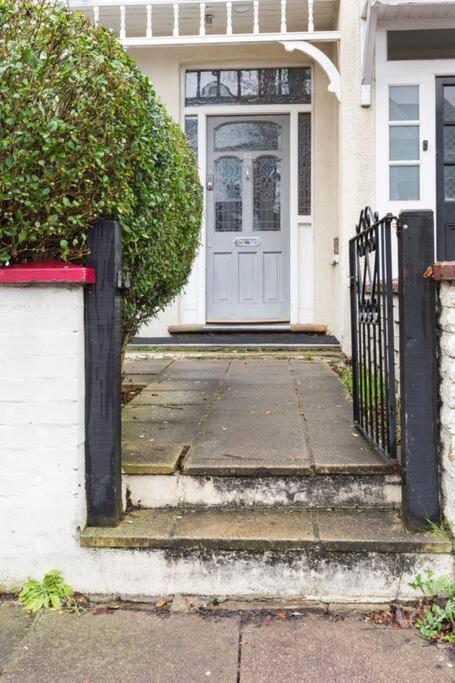 Modern Private * London